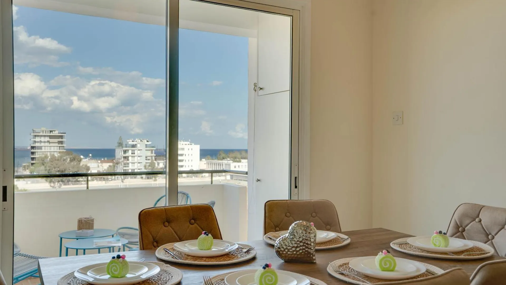 شقة Charming 3-Bed Duplex With Stunning Sea View لارنكا 0*,  قبرص