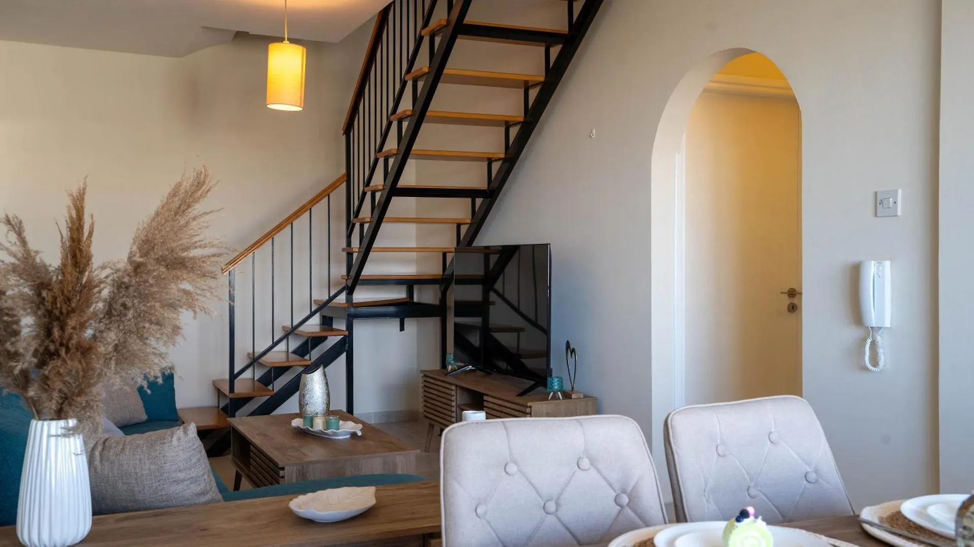 شقة Charming 3-Bed Duplex With Stunning Sea View لارنكا